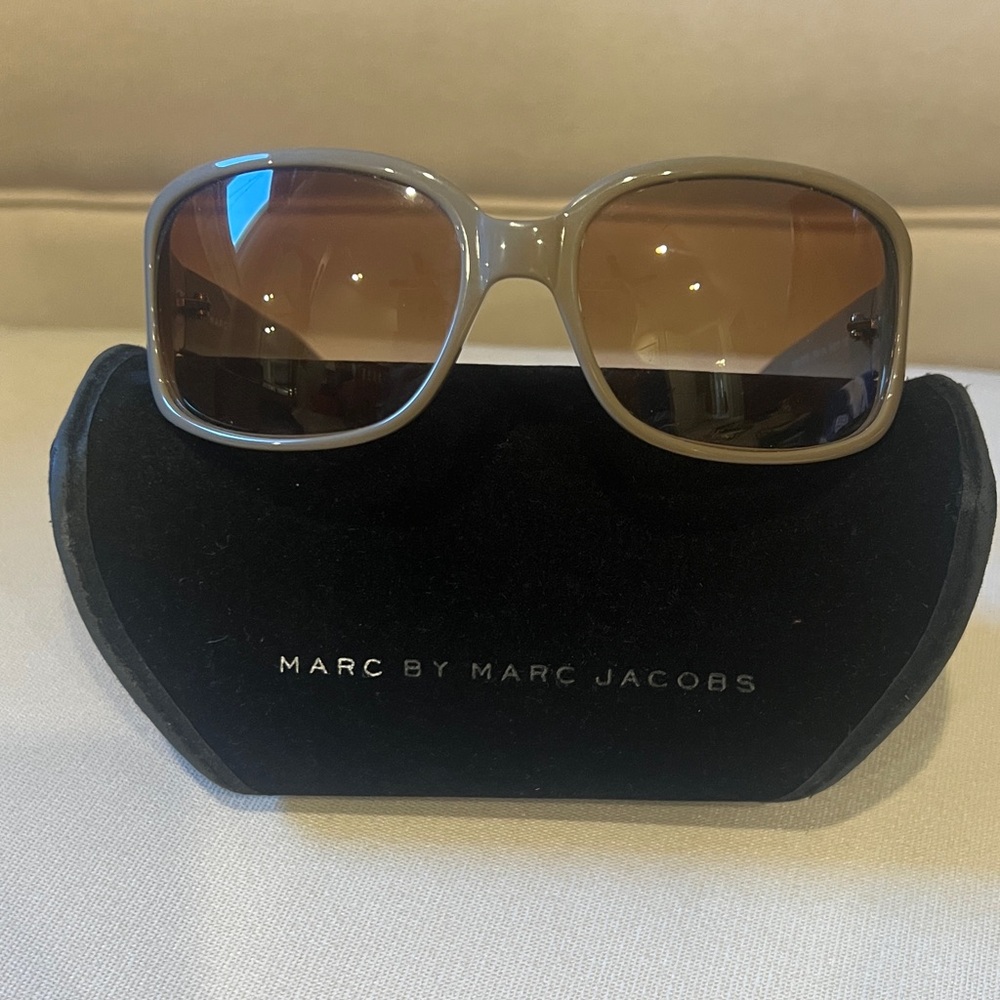 Marc by Marc Jacobs khaki frames Sunglasses